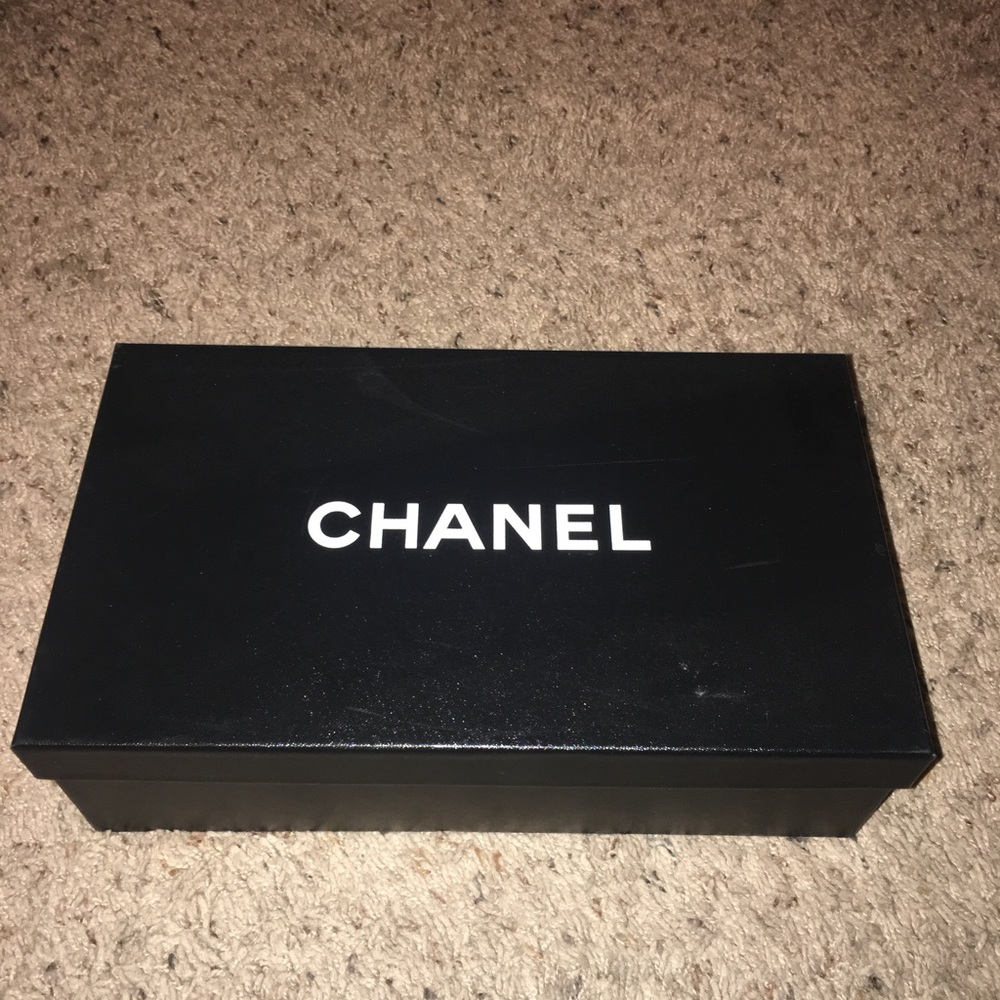 CHANEL shoe box